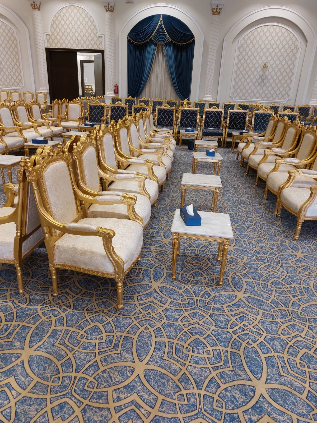 Formal banquet and gala seating configurations available for press conference dinners rental